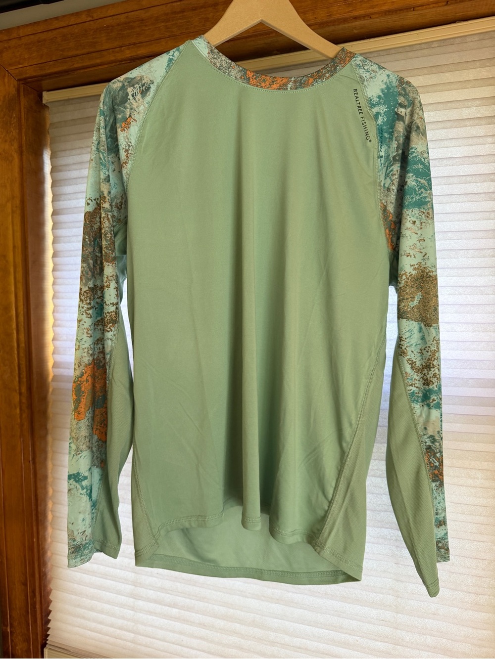 Realtree Long Sleeve Performance Top in Sage Green Medium 0203